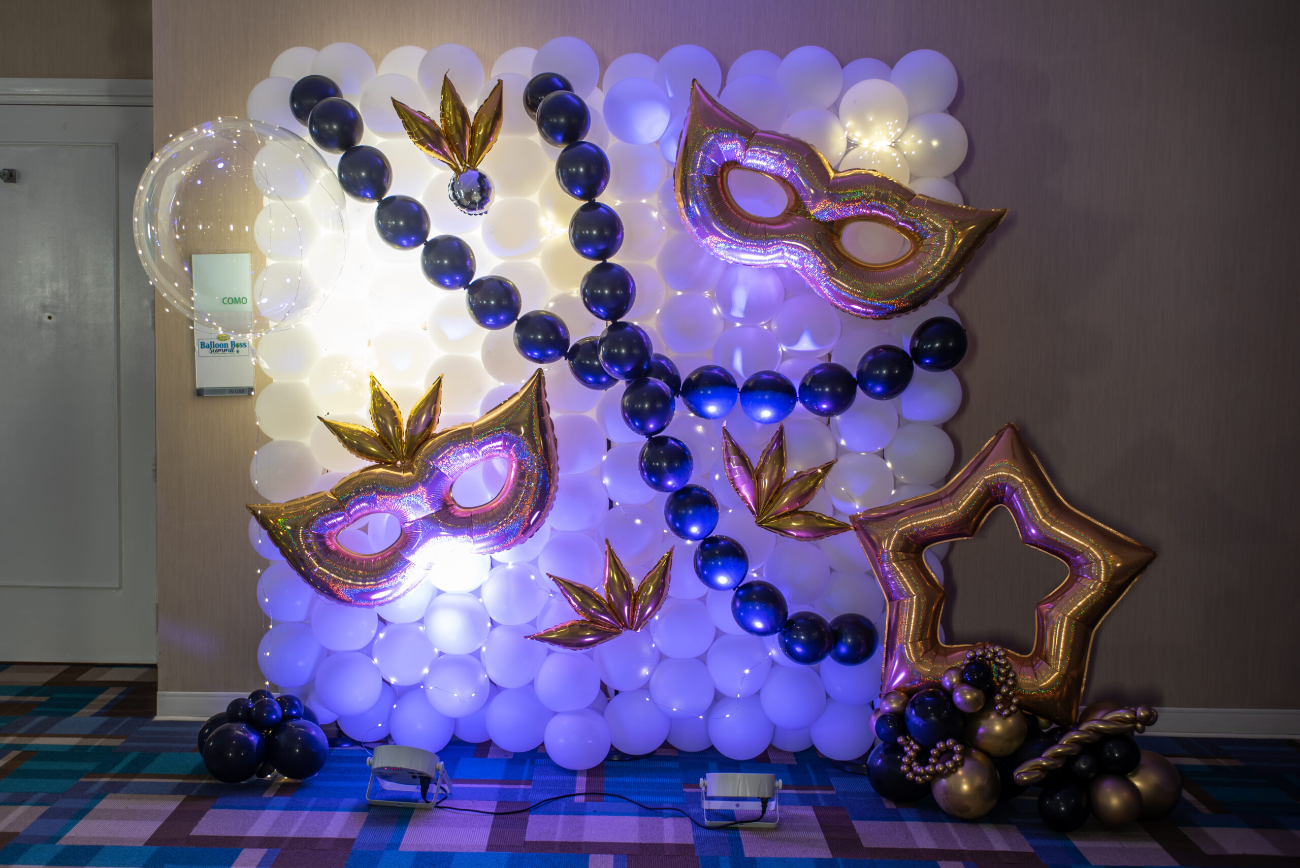 photo-masquerade-ball-15-amazing-balloons